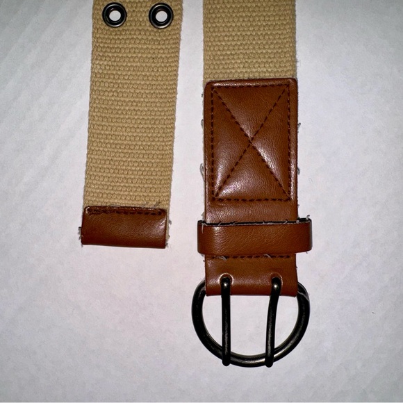 Like-new vintage unisex tan canvas & brown leather belt - Picture 3 of 6